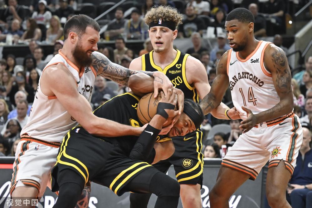 她的表现依 她的表现依